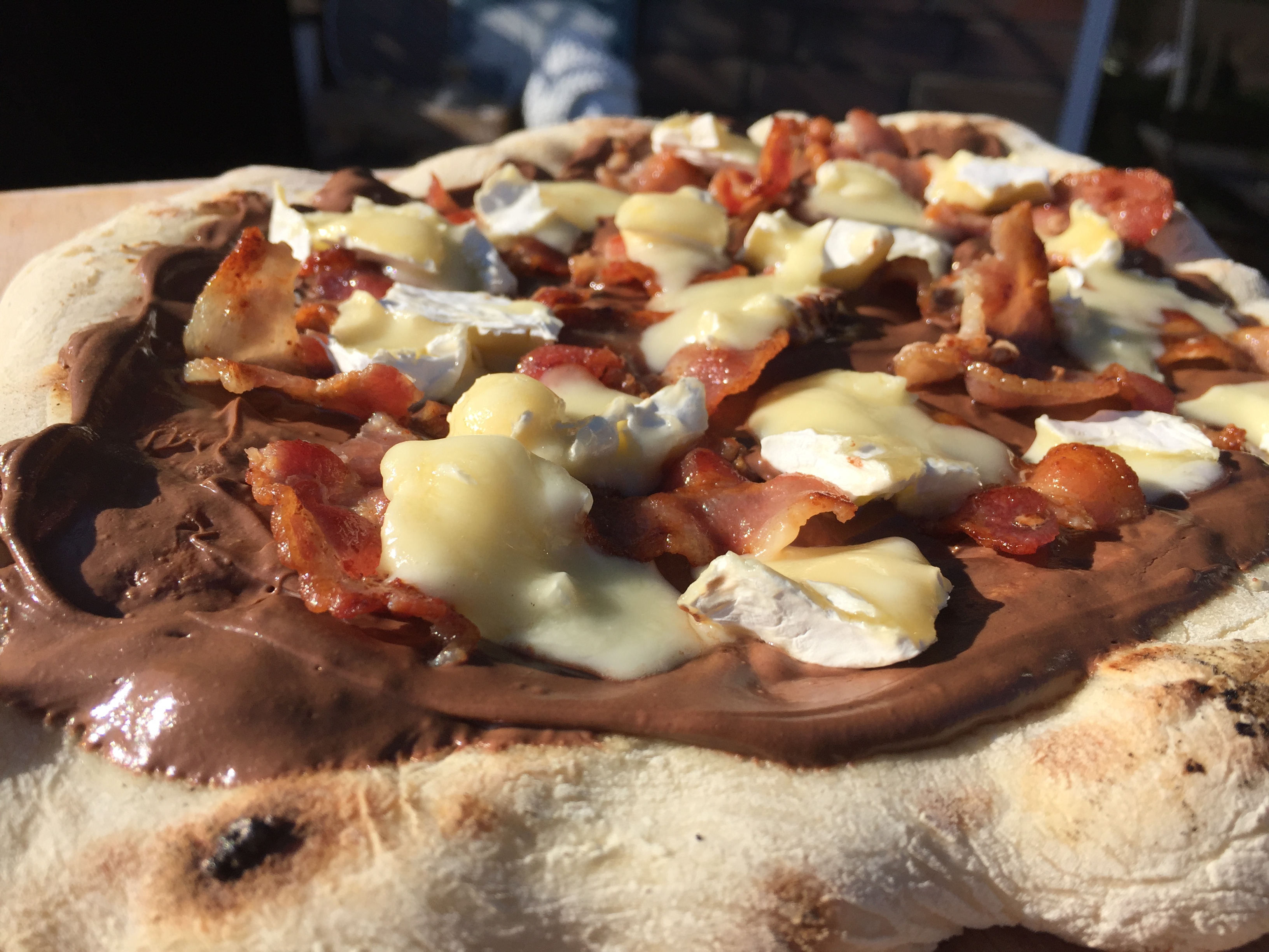 Nutella-Pizza mit Bacon und französischem Weichkäse – Grillküche Pattensen
